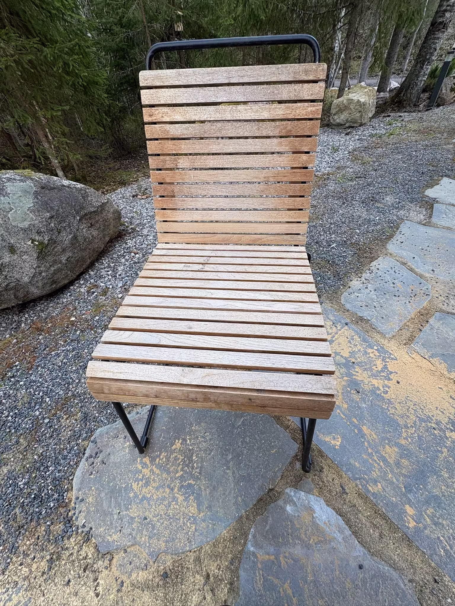 Ennen: Puutarhatuolin kunnostus