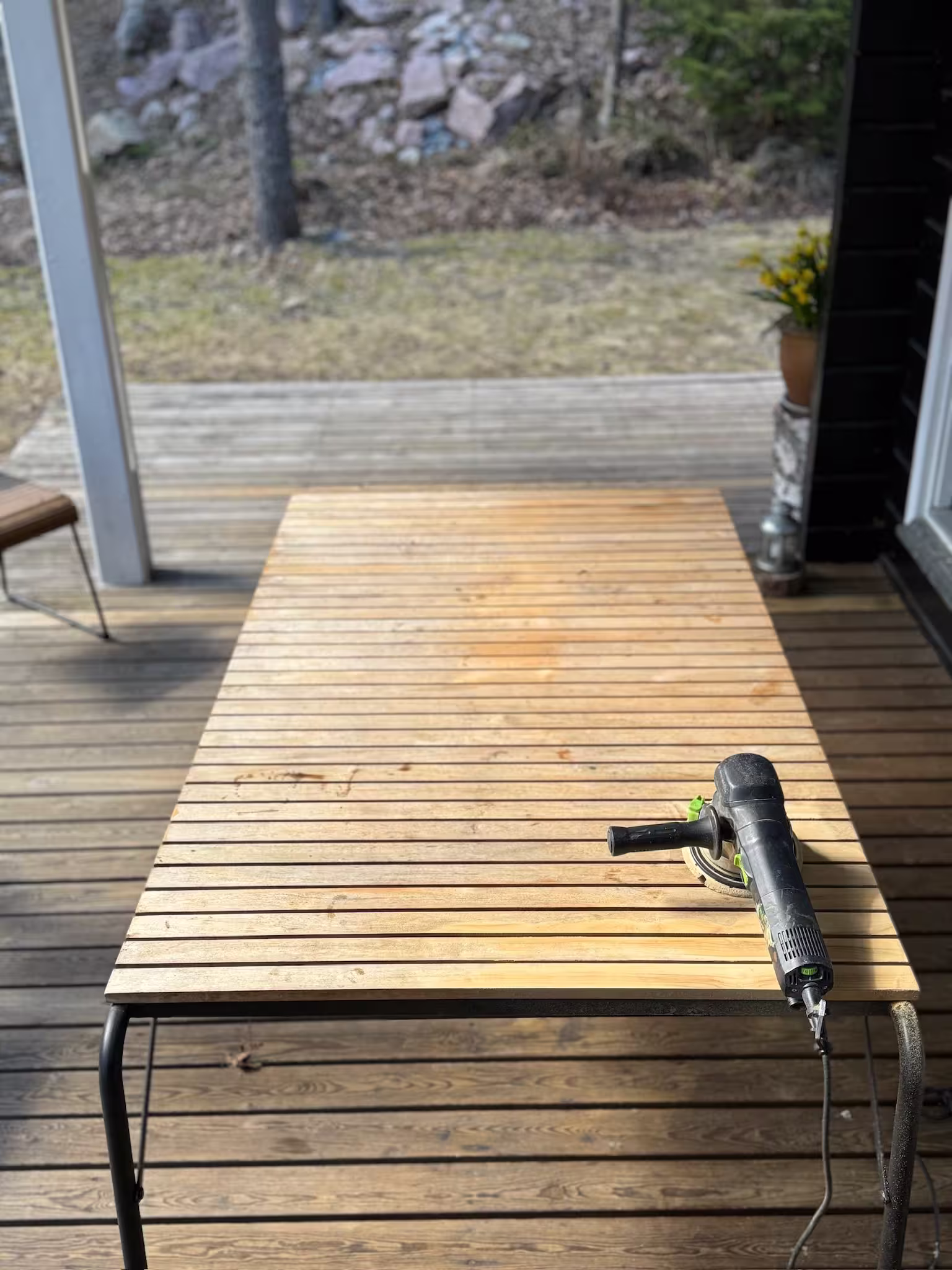 Ennen: Terassipöydän kunnostus