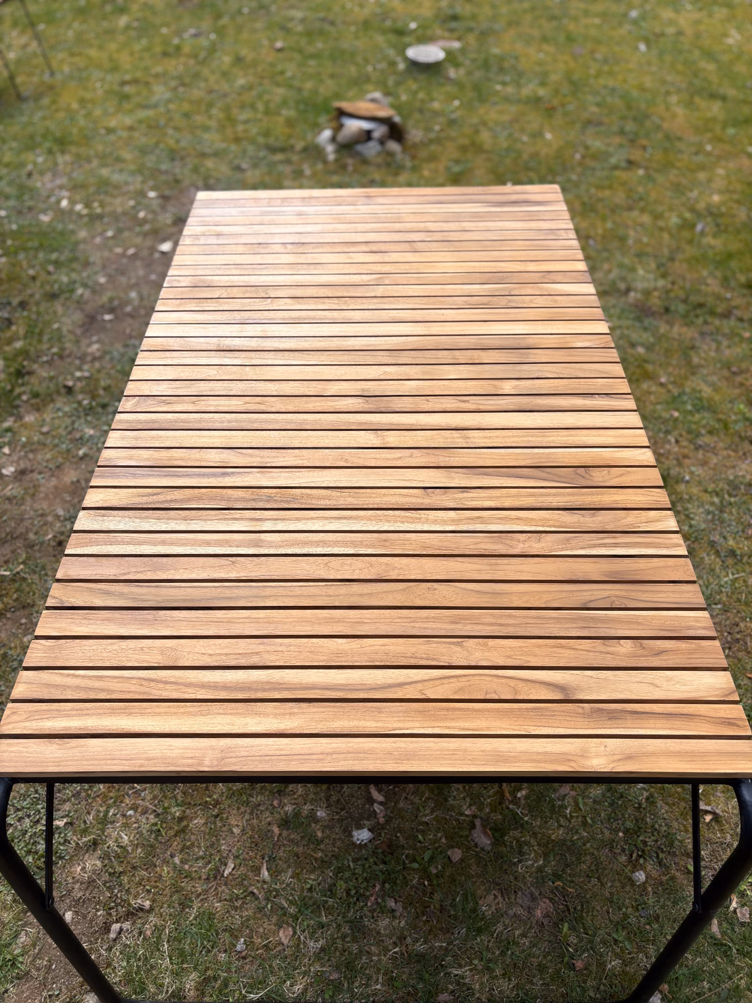 Puutarhapöydän hionta ja öljyäminen
