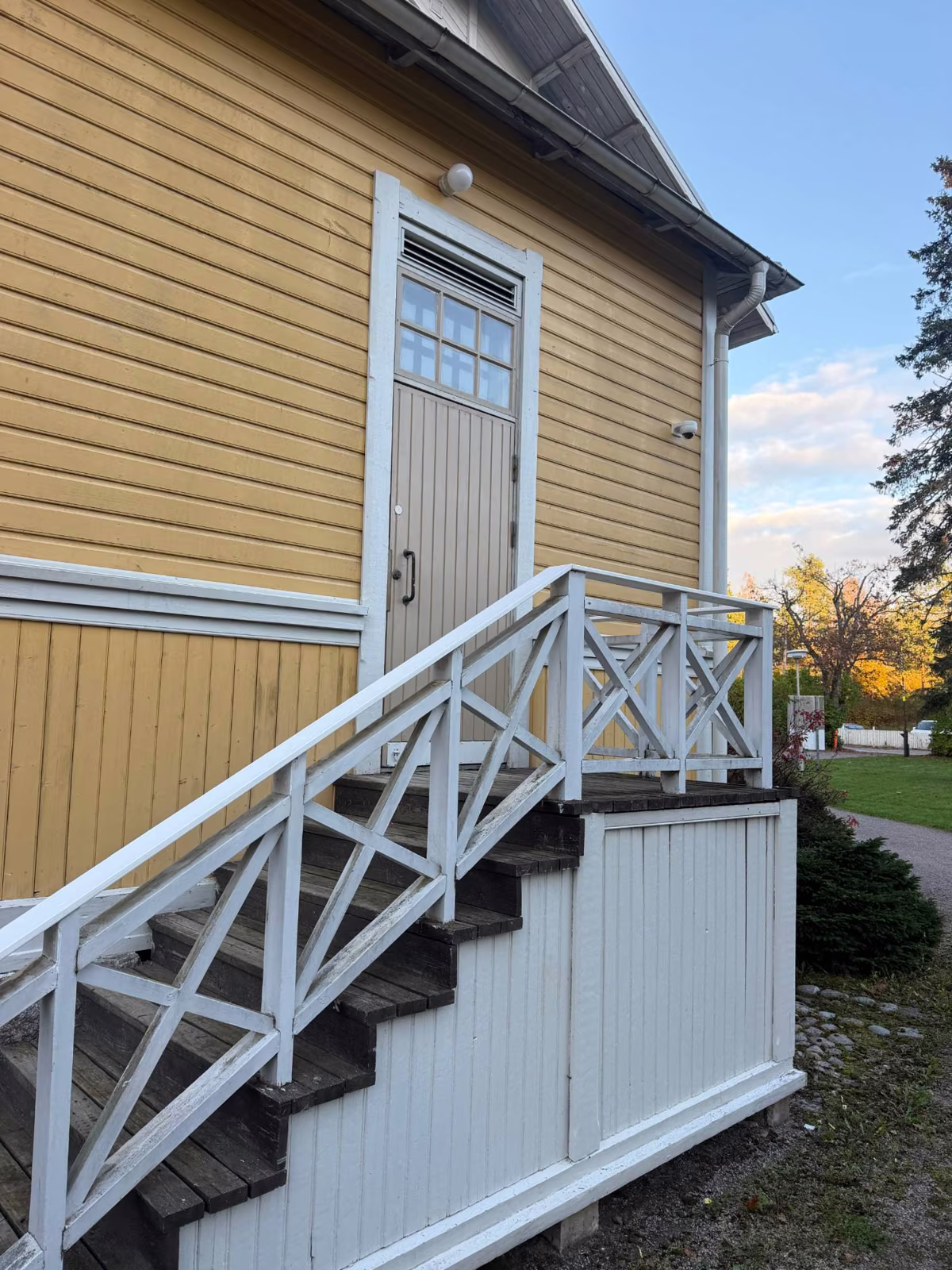 Jälkeen: Portaiden kaiteen korjaus, Espoo